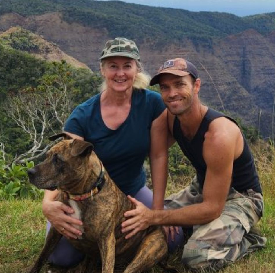 couple in Kauai with a dog